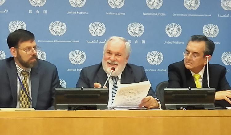 El Comisionado para el Cambio Climático de la UE, Miguel Arias Cañete, hablando en el panel.