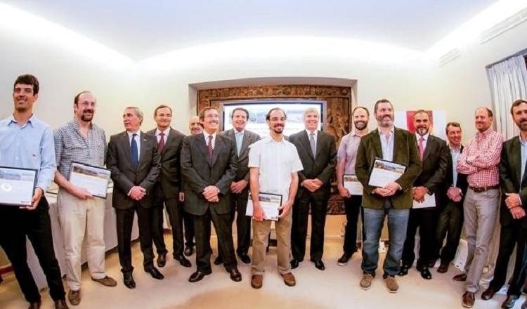 Directores y Gerentes de Banco Galicia junto a los ganadores del Fondo para la Conservación Ambiental