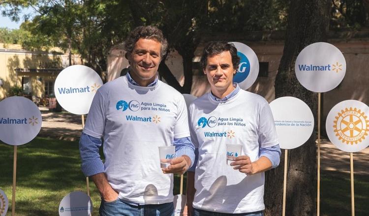 Fernando del Carril, Gerente General de P&G Argentina y Agustín Beccar Varela, Gerente General de Walmart Argentina