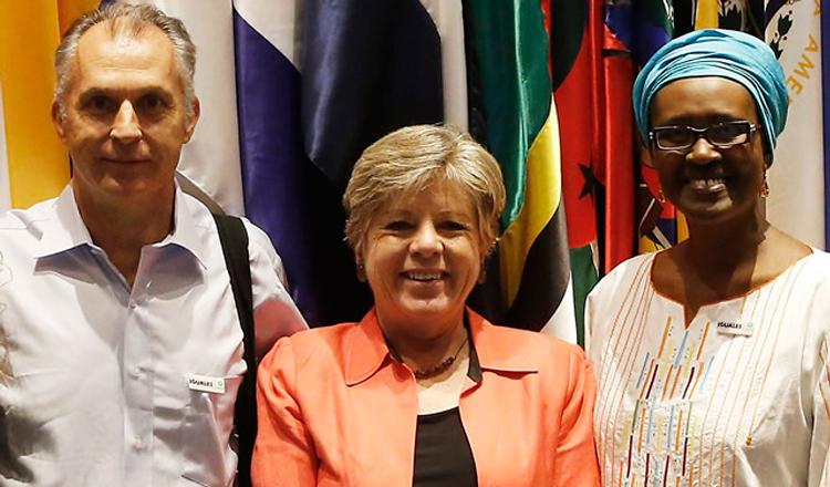 Alicia Bárcena (CEPAL), Winnie Byanyima (OXFAM) y Simon Ticehurst (OXFAM). Foto: Carlos Vera/CEPAL