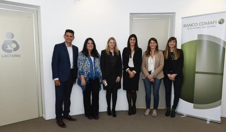 Oscar Serravalle (Banco Comafi), Paz Martín (FUNDALAM), Lorena Mazzaccaro (Banco Comafi), Laura Gianazza (Banco Comafi), Guadalupe Tagliaferri (Ministra de Desarrollo Humano y Hábitat de la ciudad) y Lila Bacigalupo (Directora General de Fortalecimiento de la Sociedad Civil)