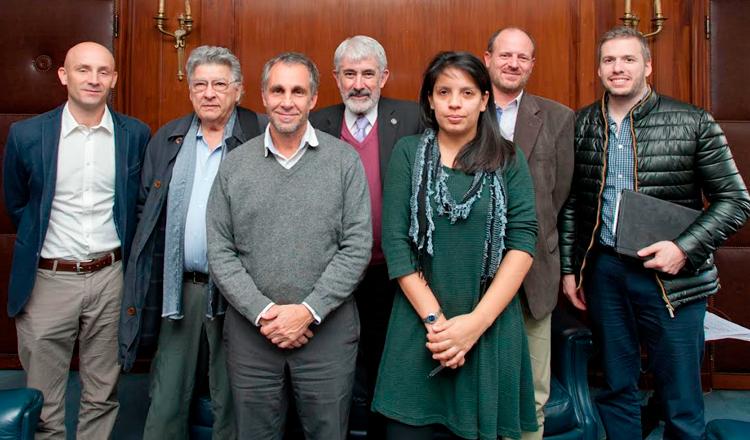 Rodríguez Tornquist, Gallopín, Gentile, Blesa, Carrizo, Moreno y Rousselot al finalizar la reunión